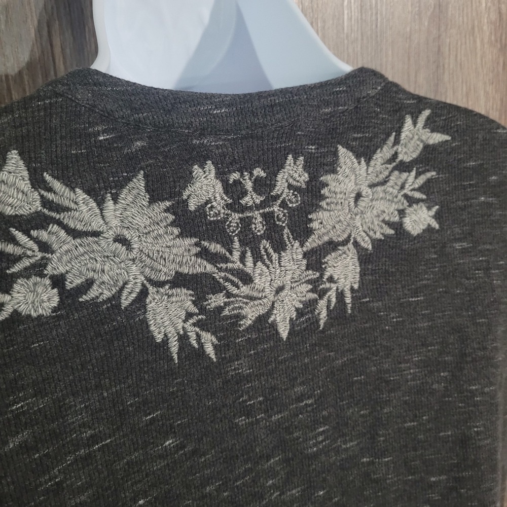 J Jill Embroidered Knit Tunic Top Sz XS Gray Split Neck Boho Neutral Long Slv - Picture 8 of 12
